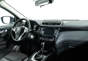 Подержанный автомобиль Nissan Qashqai 2017 года (9 фото)