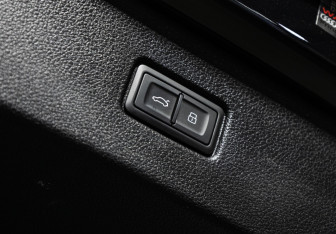 Подержанный автомобиль Audi Q7 2021 года (33 фото)