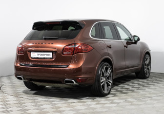 Подержанный автомобиль Porsche Cayenne 2011 года (5 фото)