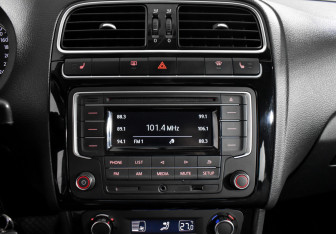 Подержанный автомобиль Volkswagen Polo Sedan 2017 года (15 фото)