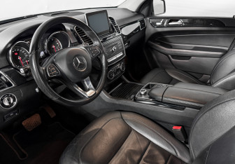 Подержанный автомобиль Mercedes-Benz GLE 2015 года (9 фото)