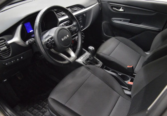 Подержанный автомобиль Kia Rio Hatchback 2021 года (10 фото)