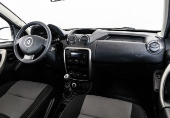 Подержанный автомобиль Renault Duster 2014 года (9 фото)