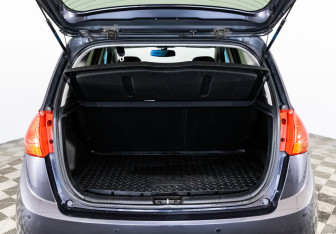 Подержанный автомобиль Kia Venga 2012 года (20 фото)