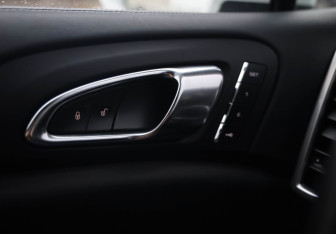 Подержанный автомобиль Porsche Cayenne 2015 года (19 фото)