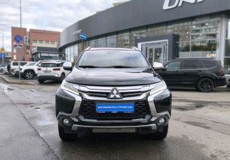 Подержанный автомобиль Mitsubishi Pajero Sport 2017 года (2 фото)