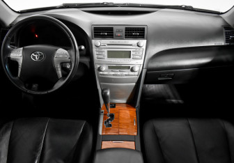 Подержанный автомобиль Toyota Camry Sedan 2009 года (14 фото)