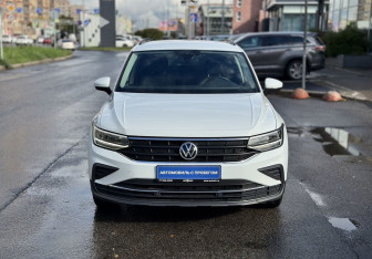 Подержанный автомобиль Volkswagen Tiguan 2021 года (2 фото)