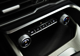 Подержанный автомобиль Geely Coolray 2023 года (19 фото)