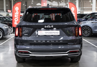 Подержанный автомобиль Kia Sorento 2022 года (9 фото)