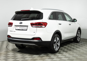 Подержанный автомобиль Kia Sorento 2016 года (5 фото)