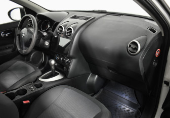 Подержанный автомобиль Nissan Qashqai 2013 года (12 фото)