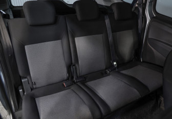 Подержанный автомобиль Fiat Doblo 2011 года (21 фото)