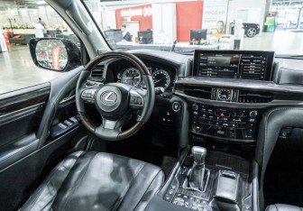 Подержанный автомобиль Lexus LX 2015 года (15 фото)