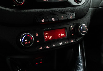 Подержанный автомобиль Kia Ceed Wagon 2015 года (15 фото)