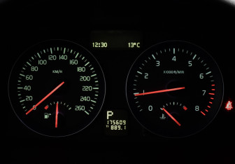 Подержанный автомобиль Volvo S40 2012 года (19 фото)