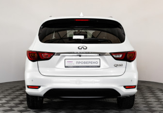 Подержанный автомобиль Infiniti QX60 2017 года (6 фото)