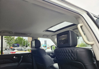 Подержанный автомобиль Infiniti QX80 2018 года (12 фото)