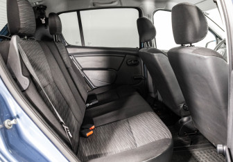 Подержанный автомобиль Renault Sandero 2012 года (13 фото)