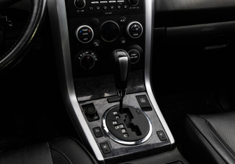 Подержанный автомобиль Suzuki Grand Vitara 2008 года (13 фото)