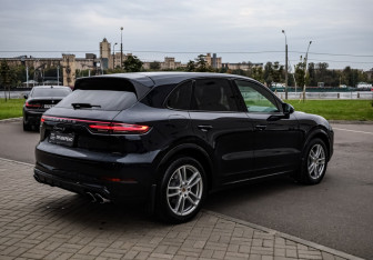Подержанный автомобиль Porsche Cayenne 2019 года (5 фото)