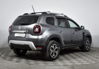 Подержанный автомобиль Renault Duster 2021 года (5 фото)