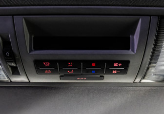 Подержанный автомобиль Volkswagen Caravelle 2014 года (22 фото)