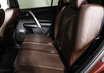 Подержанный автомобиль Toyota RAV4 2016 года (10 фото)