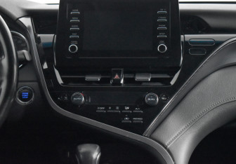 Подержанный автомобиль Toyota Camry Sedan 2022 года (15 фото)