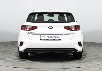 Подержанный автомобиль Kia Ceed Hatchback 2018 года (6 фото)