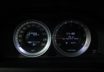 Подержанный автомобиль Volvo XC70 2010 года (12 фото)