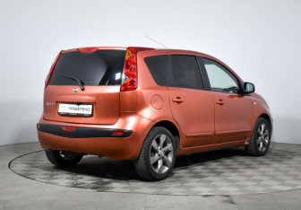 Подержанный автомобиль Nissan Note 2006 года (5 фото)