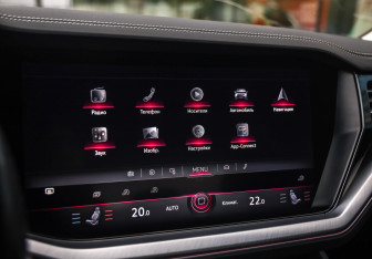 Подержанный автомобиль Volkswagen Touareg 2019 года (21 фото)