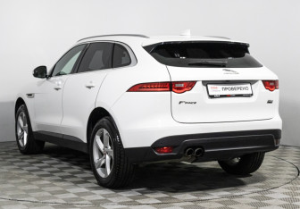 Подержанный автомобиль Jaguar F-Pace 2017 года (7 фото)