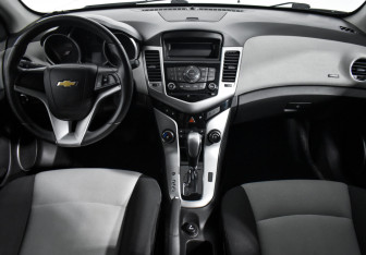 Подержанный автомобиль Chevrolet Cruze Sedan 2011 года (15 фото)