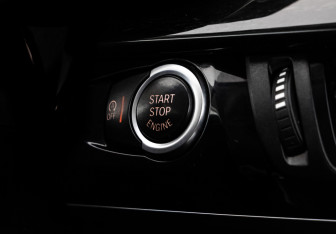 Подержанный автомобиль BMW X6 2017 года (21 фото)