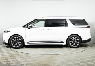 Подержанный автомобиль Kia Carnival 2021 года (8 фото)