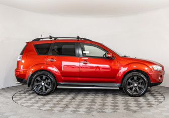 Подержанный автомобиль Mitsubishi Outlander 2011 года (4 фото)