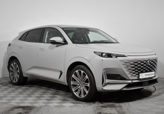 Подержанный автомобиль Changan UNI-K 2023 года (3 фото)