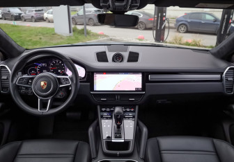 Подержанный автомобиль Porsche Cayenne 2021 года (14 фото)