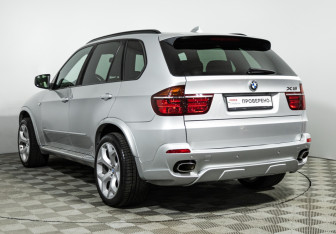 Подержанный автомобиль BMW X5 2007 года (8 фото)