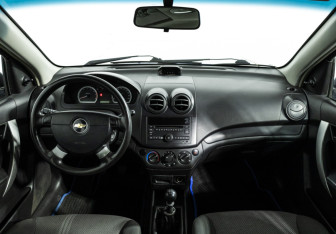 Подержанный автомобиль Chevrolet Aveo Sedan 2010 года (13 фото)