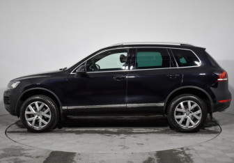 Подержанный автомобиль Volkswagen Touareg 2014 года (8 фото)
