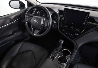 Подержанный автомобиль Toyota Camry Sedan 2021 года (8 фото)