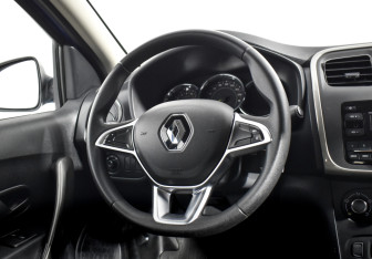 Подержанный автомобиль Renault Sandero 2020 года (14 фото)