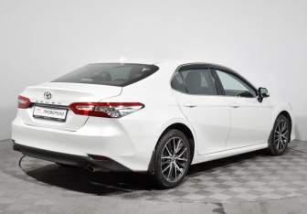 Подержанный автомобиль Toyota Camry Sedan 2022 года (5 фото)