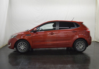 Подержанный автомобиль Kia Rio Hatchback 2013 года (8 фото)