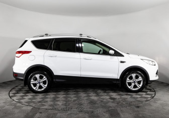 Подержанный автомобиль Ford Kuga 2013 года (4 фото)