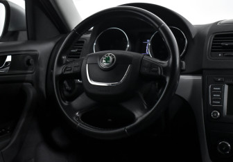 Подержанный автомобиль Skoda Yeti 2013 года (15 фото)