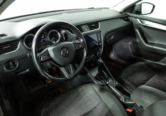 Подержанный автомобиль Skoda Octavia Liftback 2019 года (11 фото)